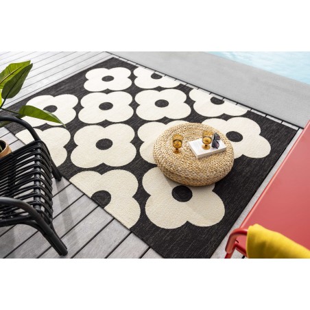 Tapis d'extérieur Spot Flower Black noir et blanc ambiance Tapis d'extérieur Spot Flower Black noir et blanc ambiance