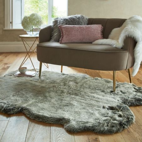Tapis effet fourrure de renard Copenhagen gris anthracite Tapis effet fourrure de renard Copenhagen gris anthracite