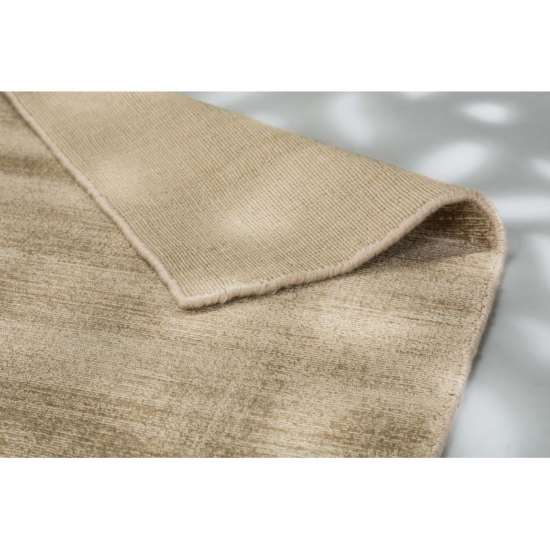 Tapis fait main en viscose beige Alessa