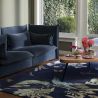 Tapis de salon fleuri laine et viscose Hummingbird Bleu Marine Wedgwood salon