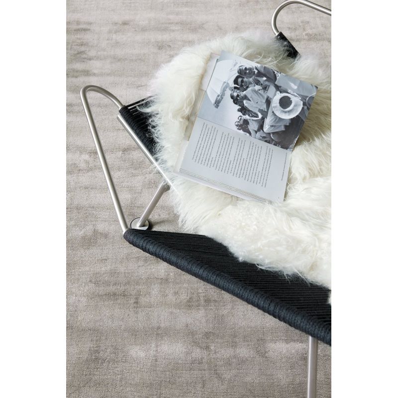 Tapis de salon prestige tissé main en viscose Current Gris