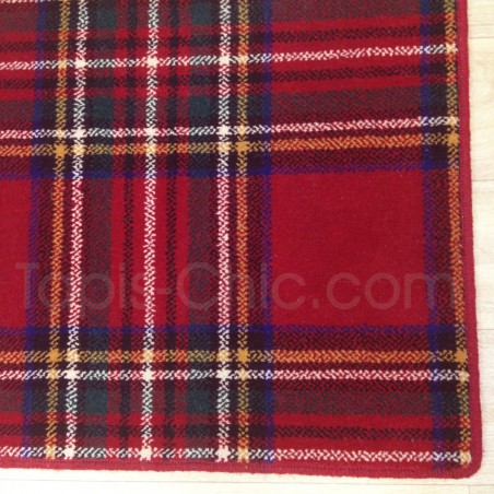 Tapis sur mesure en laine motif tartan tons rouges Tapis sur mesure en laine motif tartan tons rouges