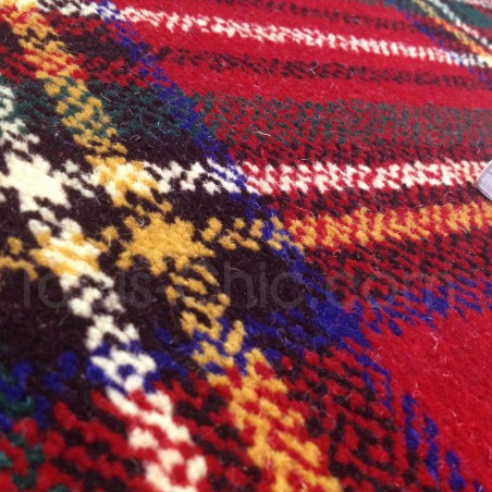 Tapis sur mesure en laine motif tartan tons rouges Tapis sur mesure en laine motif tartan tons rouges