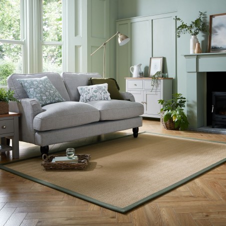 Tapis Herringbone en jute avec bords verts Ambiance Tapis Herringbone en jute avec bords verts Ambiance