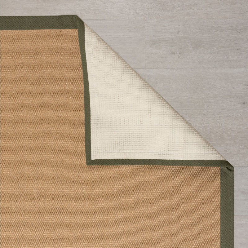 Tapis Herringbone en jute avec bords verts pli
