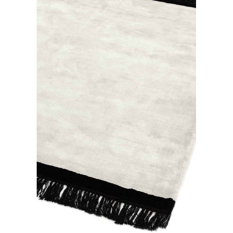 Tapis de salon original en viscose tissé main crème avec franges noires Mekong