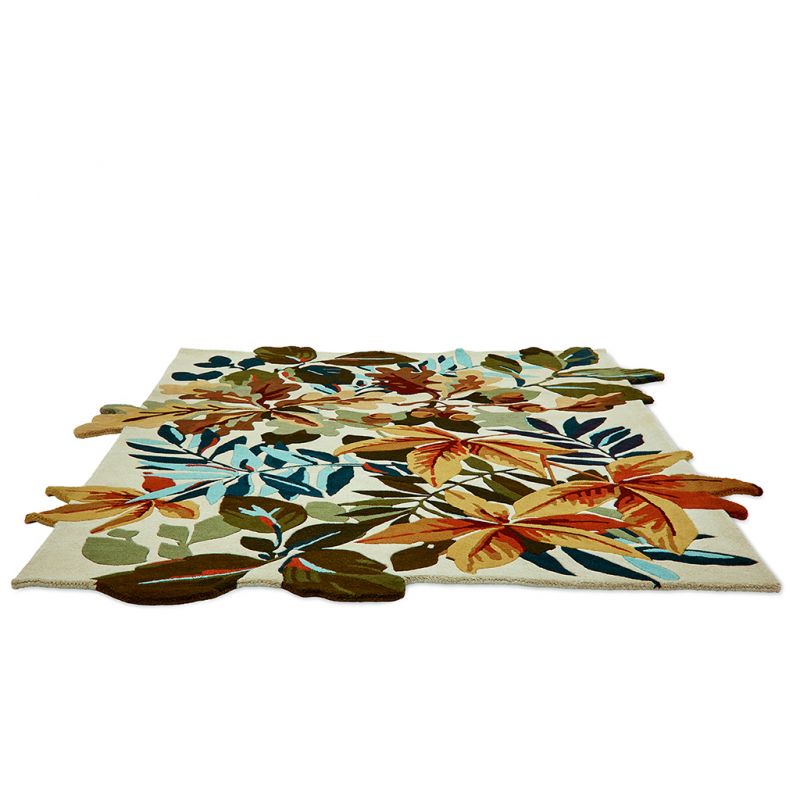 Tapis en laine forme organique feuillage débordant marron San robin's wood