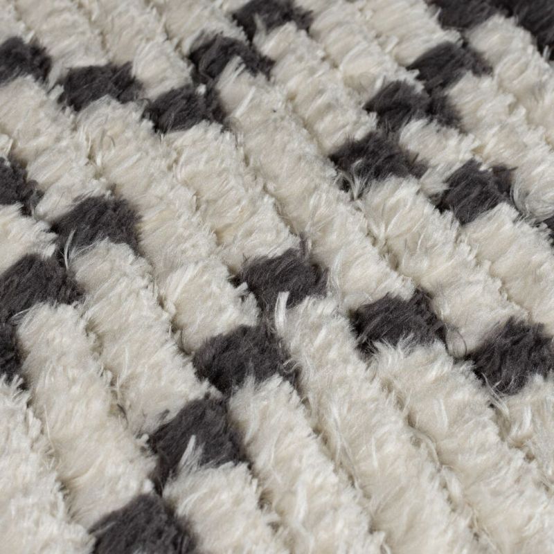 Tapis doux motifs berbères noirs sur fond blanc Sabri 