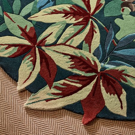 Tapis rond en laine forme organique feuillage débordant vert Robin's wood Tapis rond en laine forme organique feuillage débordant vert Robin's wood