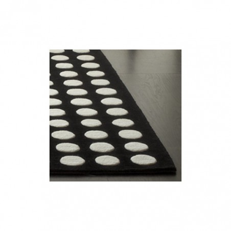 Tapis Design Pompons Noir et Blanc par Carving Tapis Design Pompons Noir et Blanc par Carving