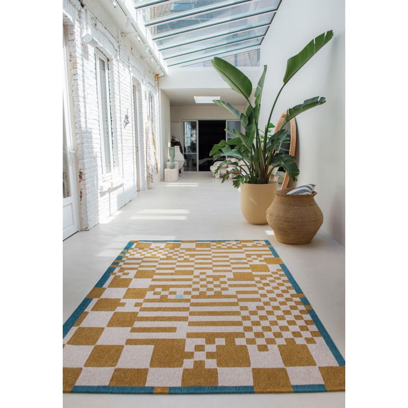 Tapis moderne décor damiers miel en PET Chess Honey Salle à manger