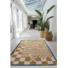 Tapis moderne décor damiers miel en PET Chess Honey Salle à manger