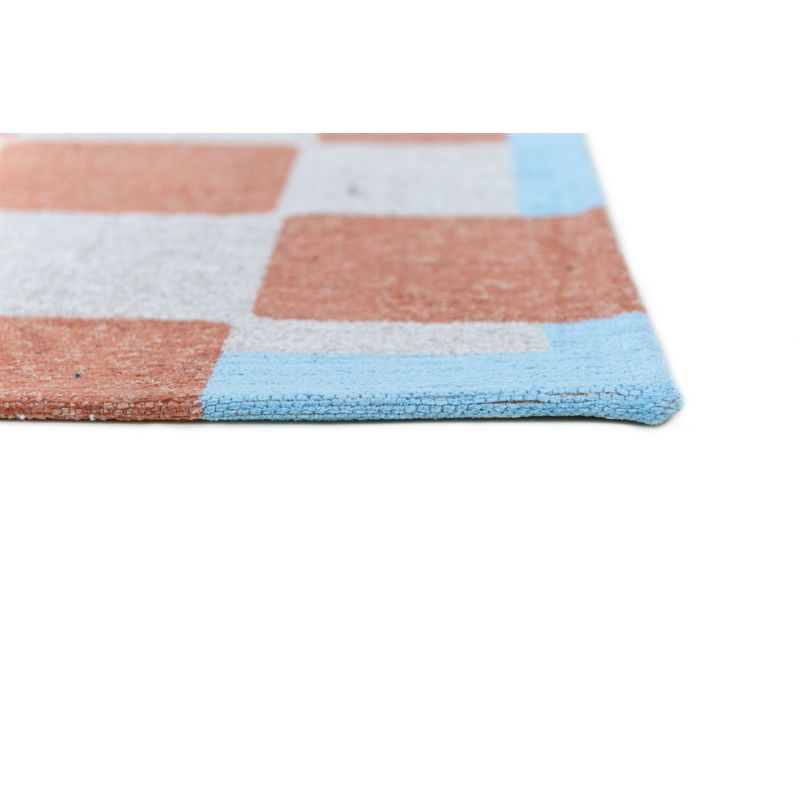Tapis moderne décor damiers terracotta en PET Chess Nude epaisseur