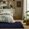 Tapis en polyester recyclé bleu marine Snuggle Fluffy
