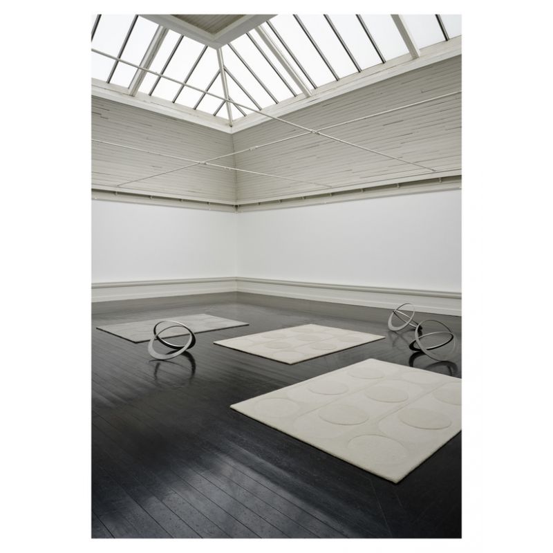 Tapis design en relief tufté main en laine ecru Orb Alliance ambiance