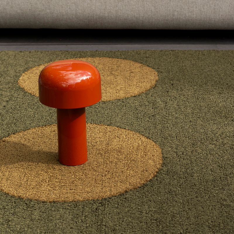 Tapis exterieur en PET recyclé vert Dots ambiance