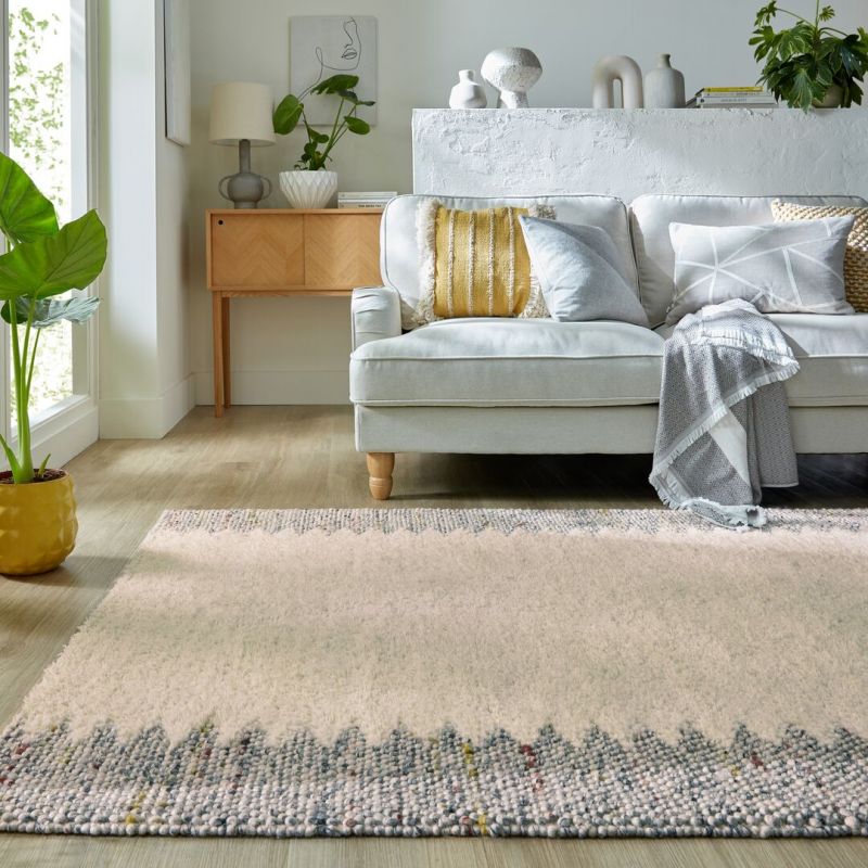 Tapis en laine effet relief gris Minerals Border salon