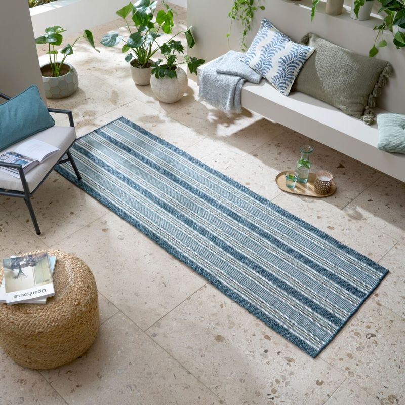 Tapis exterieur motifs rayures bleues couloir runner