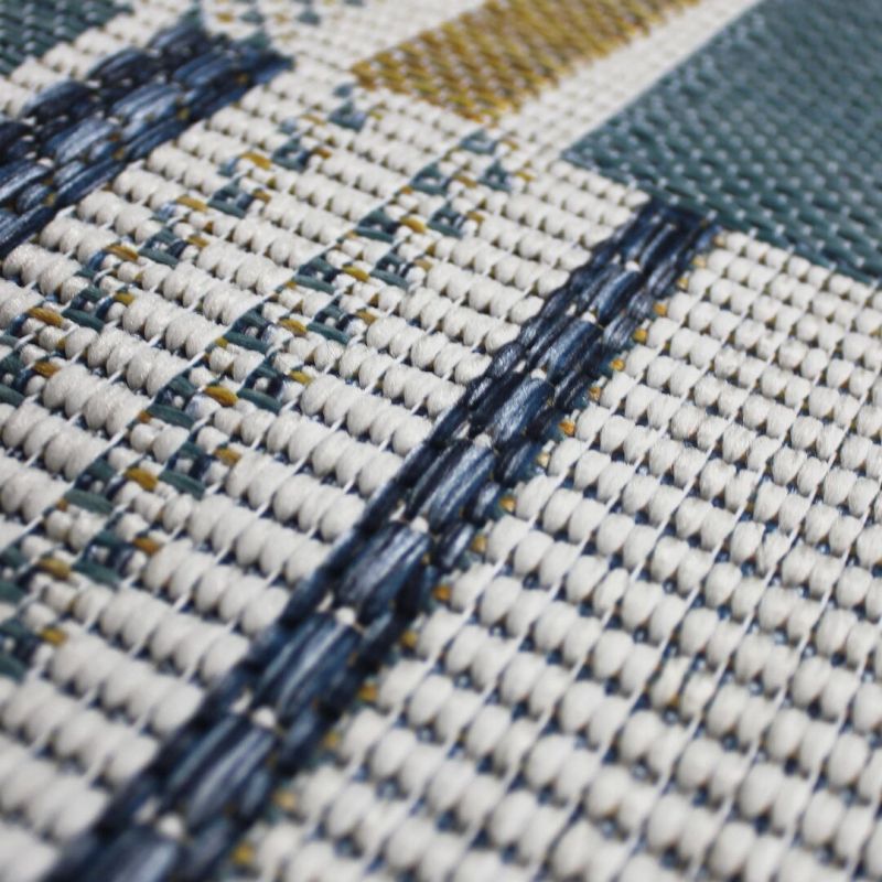 Tapis exterieur géométrique bleu et jaune Rosco detail