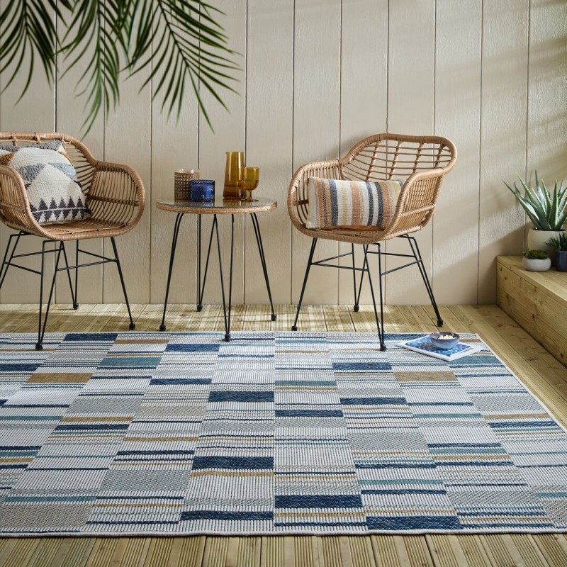Tapis exterieur géométrique bleu et jaune Rosco salon