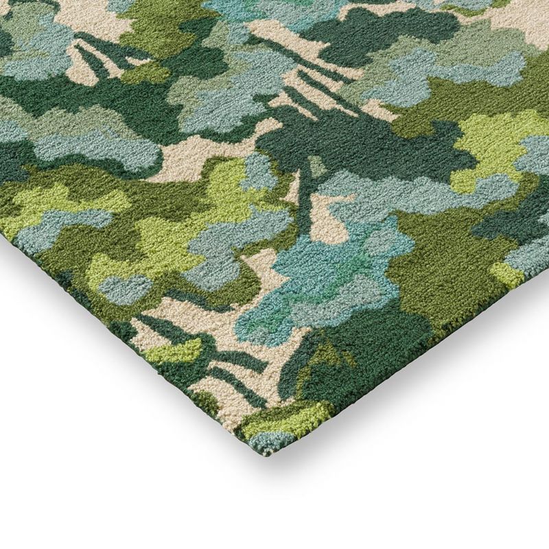 Tapis indoor/ outdoor en PET recyclé motif végétal vert Tree Tops angle