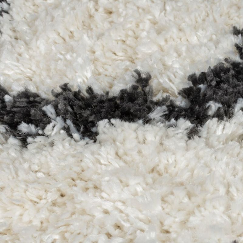 Tapis shaggy épais motifs berberes noir et ivoire Atlas