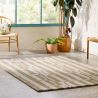 Tapis à motif galet rayé caramel Scion ambiance 1