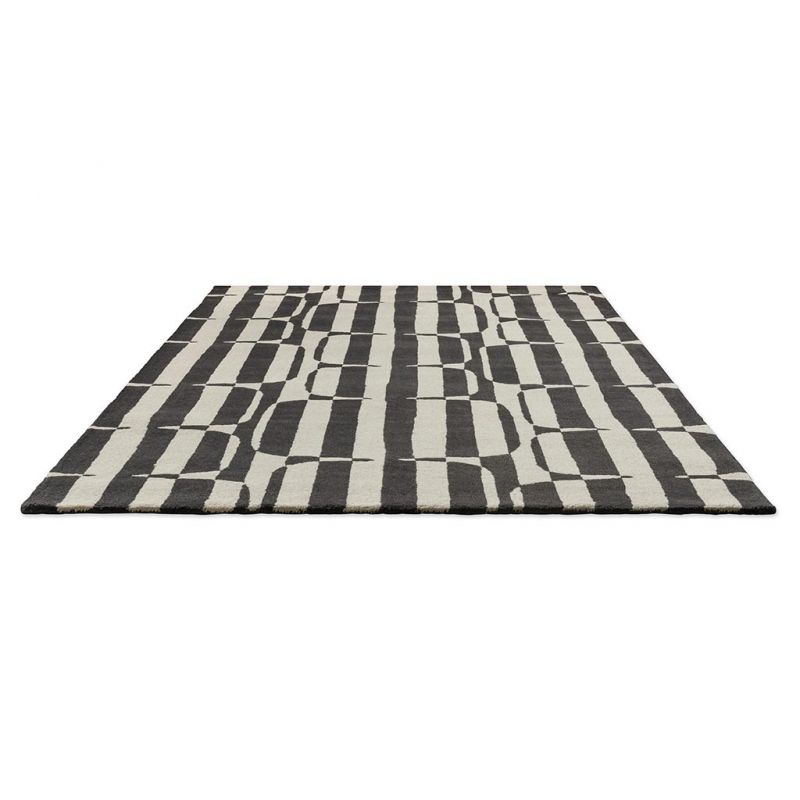 Tapis à motif galet rayé noir Scion a plas