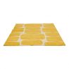 Tapis à motif galet Lohko Honey jaune Scion posé