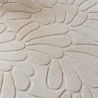 Tapis haut de gamme en laine motif floral beige détail motif
