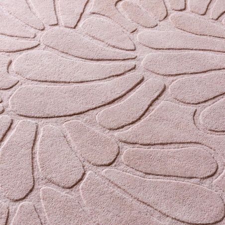 Tapis haut de gamme en laine motif floral rose détail motif Tapis haut de gamme en laine motif floral rose détail motif