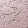 Tapis haut de gamme en laine motif floral rose détail motif