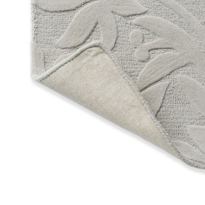 Tapis haut de gamme en laine motif végétal gris angle