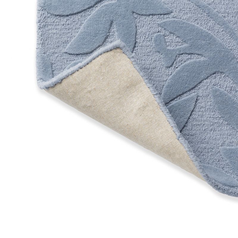 Tapis haut de gamme en laine motif végétal bleu détail revetement