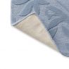 Tapis haut de gamme en laine motif végétal bleu détail revetement