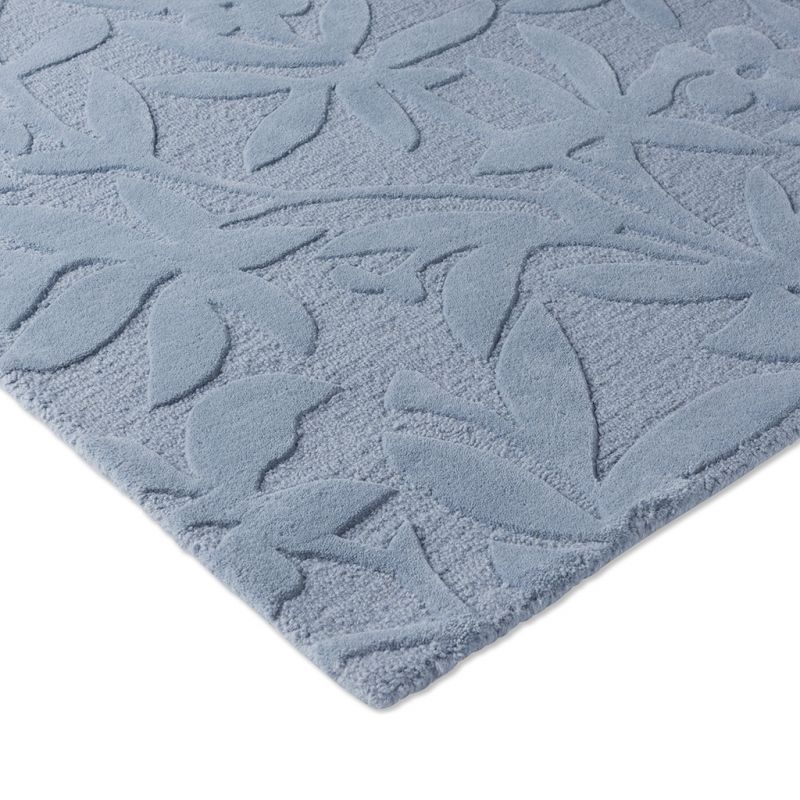 Tapis haut de gamme en laine motif végétal bleu détail angle