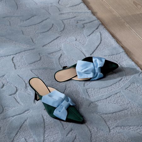 Tapis haut de gamme en laine motif végétal bleu détail matiere Tapis haut de gamme en laine motif végétal bleu détail matiere