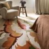 Tapis haut de gamme en laine et viscose Calathea terracotta Harlequin detail matiere