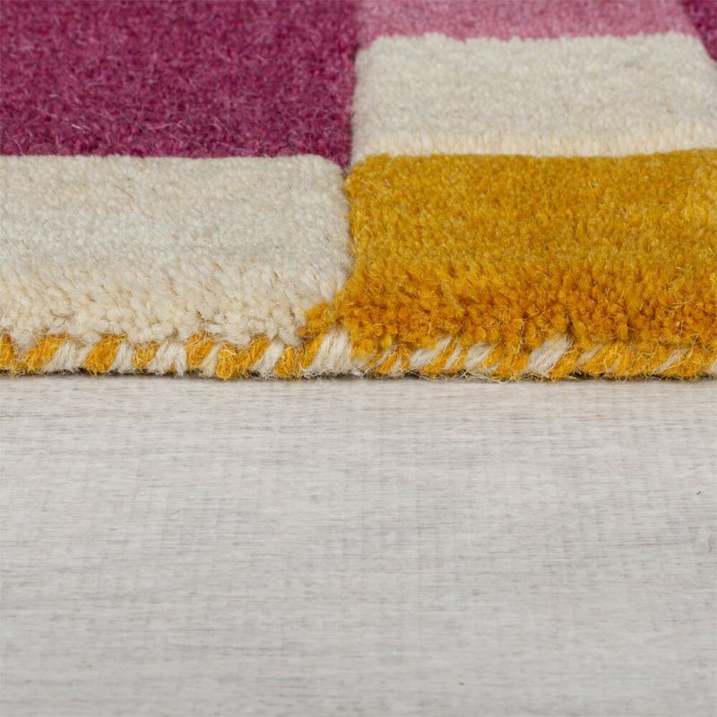 Tapis de salon laine rose et jaune Kai Wool Border détail bordure