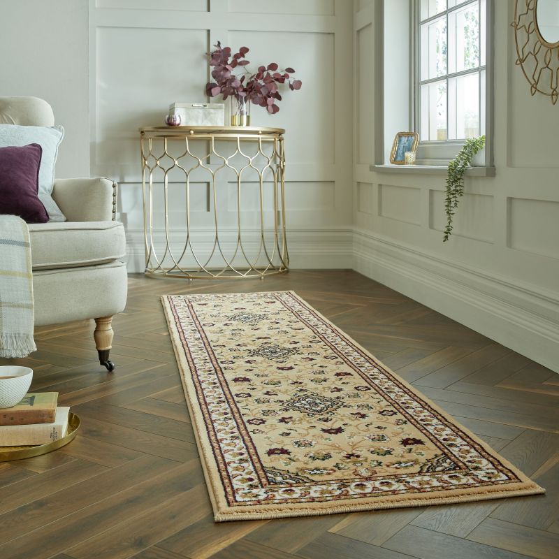 Tapis de couloir à motifs persans beige Sherborne