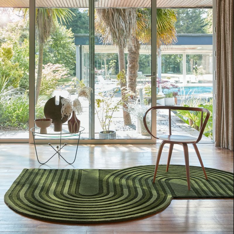 Tapis en laine vert forme originale Conway retro ambiance