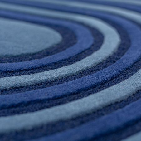 Tapis en laine bleu forme originale Conway retro détail matiere