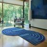 Tapis en laine bleu forme originale Conway retro ambiance