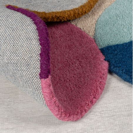 tapis de salon en laine rose et violet multicolore Abstract Scallop détail revetement tapis de salon en laine rose et violet multicolore Abstract Scallop détail revetement