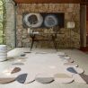 tapis de salon en laine beige multicolore Abstract Mia Frame ambiance