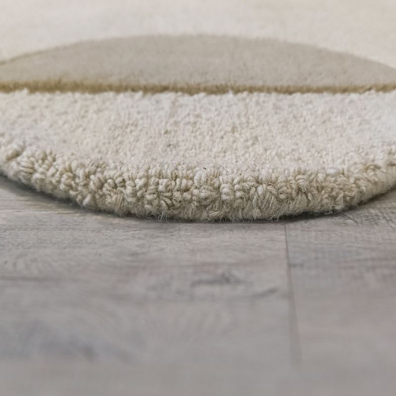 tapis de salon en laine beige multicolore Abstract Mia Frame détail bordure