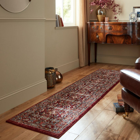 Tapis de couloir à motifs persans rouge Sandford ambiance