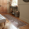 Tapis de couloir à motifs persans beige Sandford ambiance