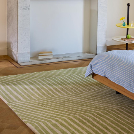 Tapisde salon en laine motif géométrique vert Kalasääski Marimekko ambiance