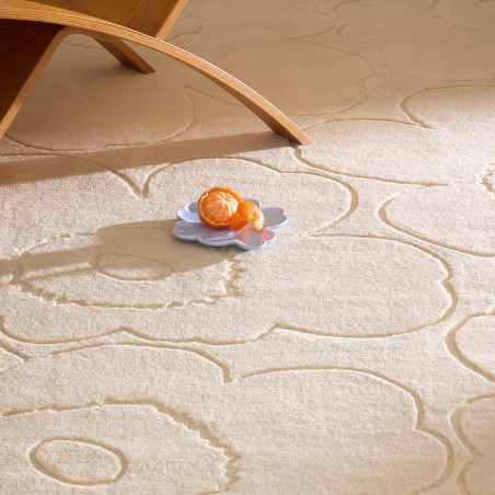 Tapis haut de gamme en laine écru Piirto floral par Marimekko ambiance zoom